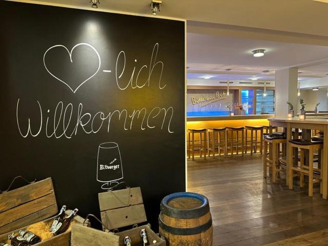 Отель Zum Simonbraeu Битбург Экстерьер фото